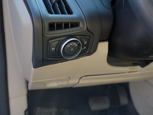 Used 2015 Ford Focus SE FWD image 17