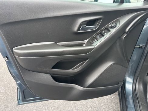 Used 2022 Chevrolet Trax LT AWD/4WD image 10