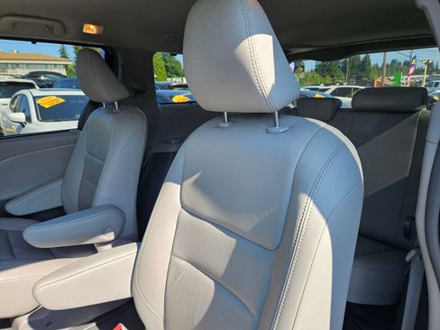 Used 2019 Toyota Sienna XLE w/ XLE Navigation Package AWD/4WD image 14