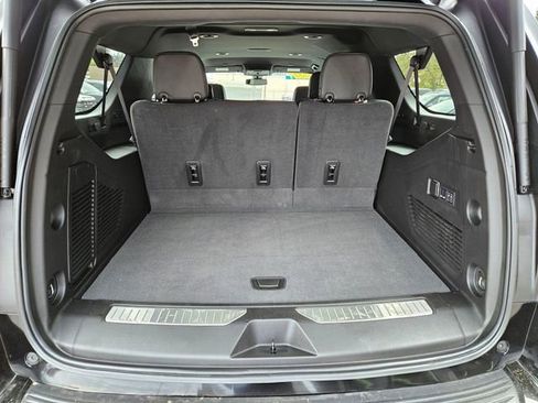 Used 2022 Chevrolet Suburban RST w/ Sport Performance Package AWD/4WD image 12