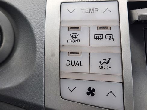 Used 2008 Toyota Avalon XLS image 32