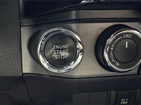 Used 2018 Toyota Tacoma TRD Sport image 21