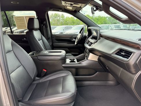Used 2022 Chevrolet Tahoe Z71 w/ Luxury Package AWD/4WD image 13