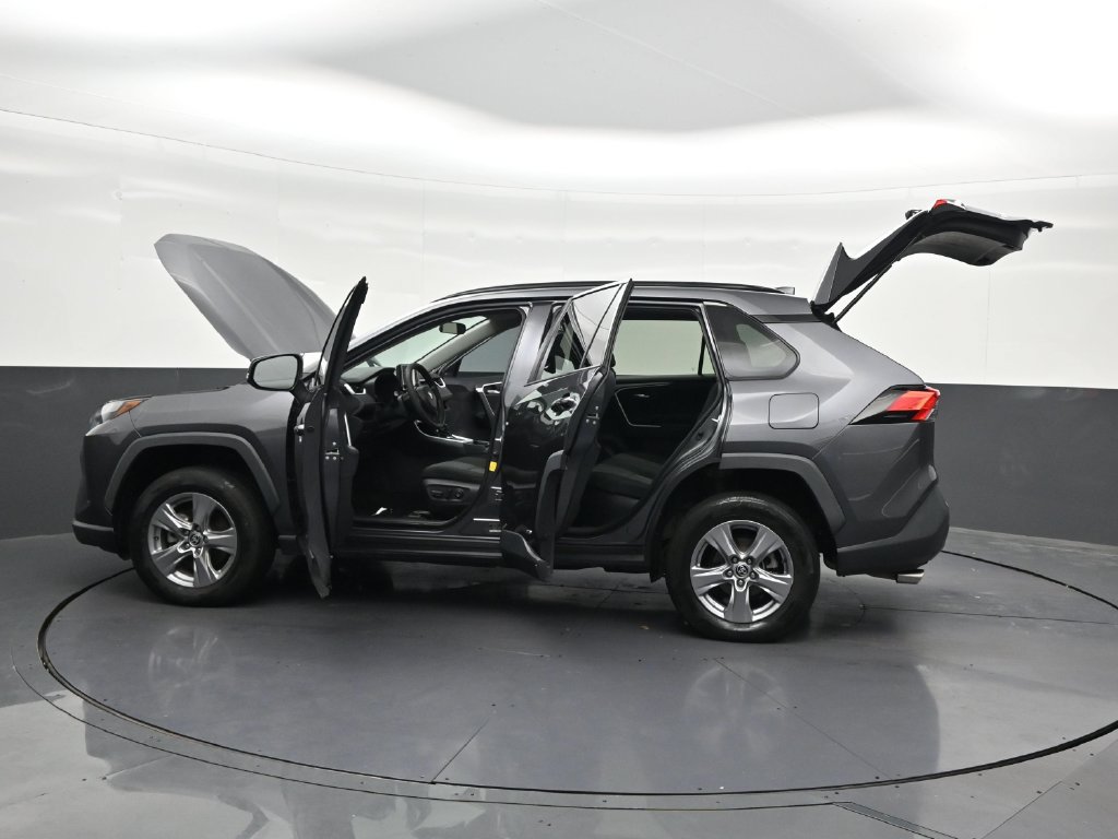 Used 2022 Toyota RAV4 XLE AWD/4WD image 36