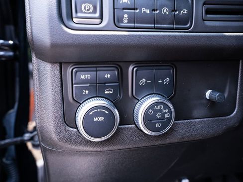 Used 2021 GMC Yukon SLT AWD/4WD image 33