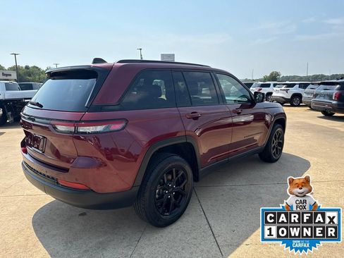 Certified 2024 Jeep Grand Cherokee Altitude RWD image 4