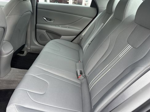 Used 2023 Hyundai Elantra SEL w/ Convenience Package image 12