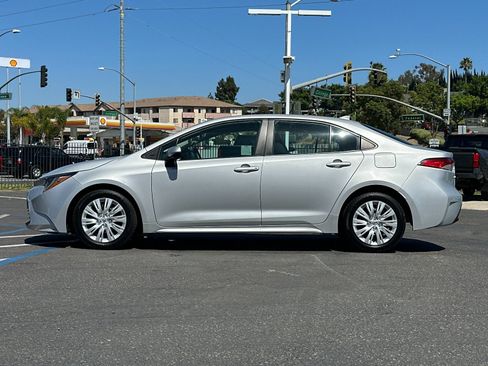 Used 2024 Toyota Corolla LE FWD image 2