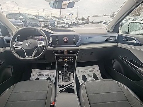 Used 2024 Volkswagen Taos SE image 15