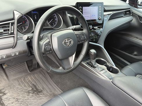 Used 2023 Toyota Camry SE FWD image 4