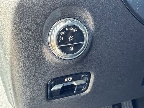 Used 2025 Mercedes-Benz C 300 4MATIC Sedan image 18