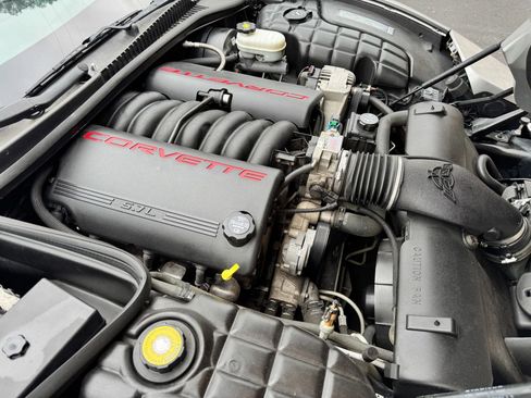 Used 2004 Chevrolet Corvette Coupe w/ Preferred Equipment Group RWD image 27