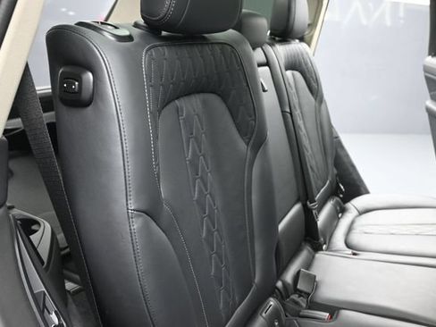 Used 2023 BMW X7 xDrive40i AWD/4WD image 27