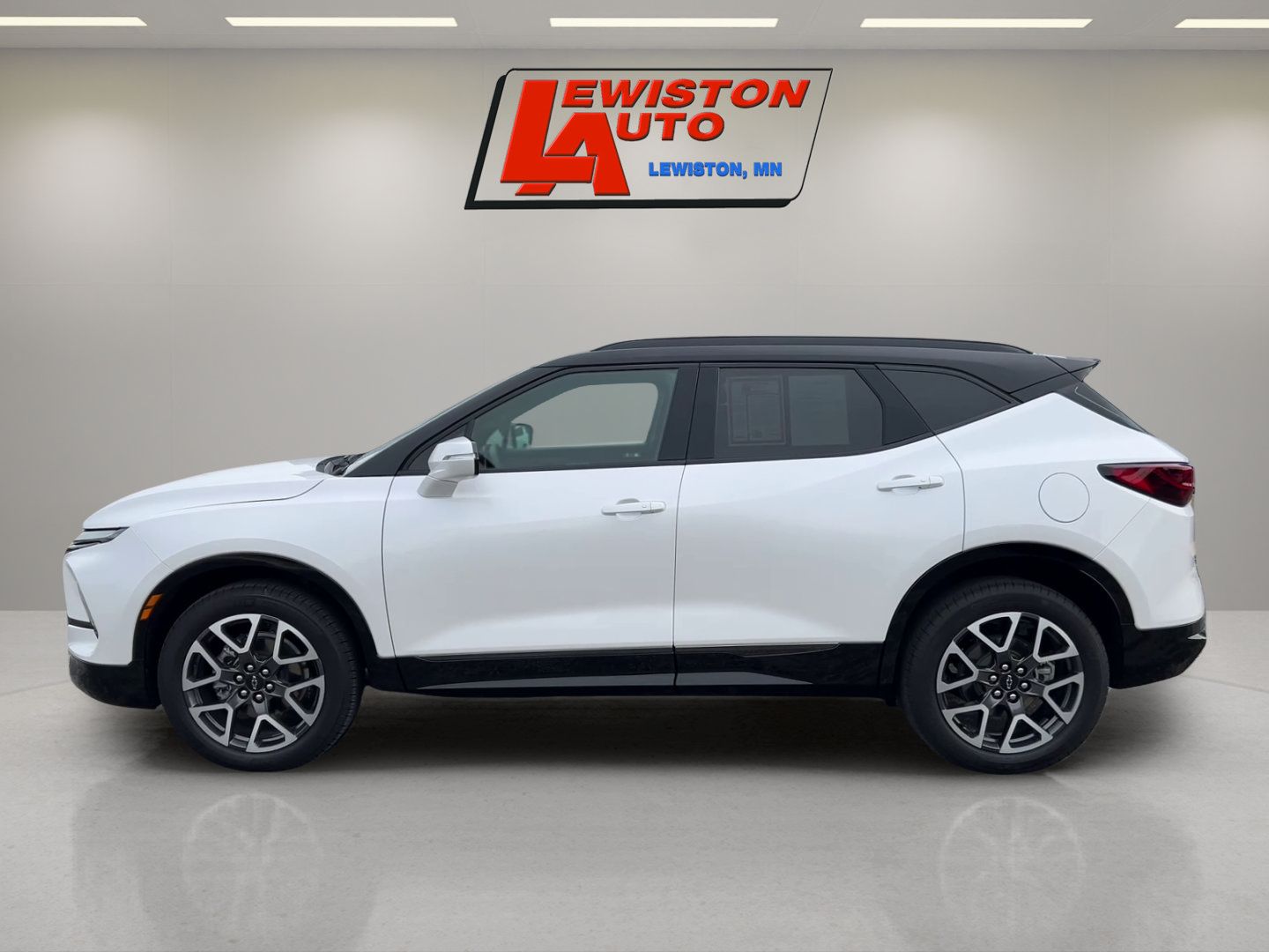 Certified 2025 Chevrolet Blazer RS w/ Enhanced Convenience Package AWD/4WD image 2