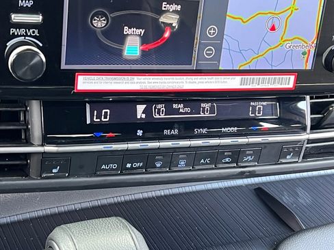 Used 2022 Toyota Sienna XSE image 23