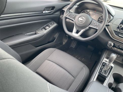 New 2025 Nissan Altima 2.5 SV image 15