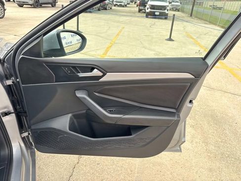 Used 2025 Volkswagen Jetta S FWD image 29