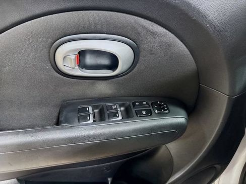 Used 2019 Kia Soul w/ Convenience Package FWD image 10