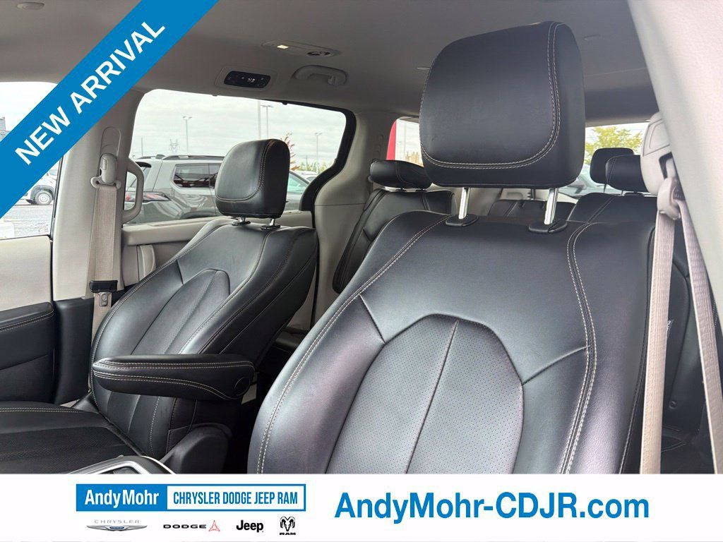 Used 2024 Chrysler Pacifica Touring-L FWD image 13