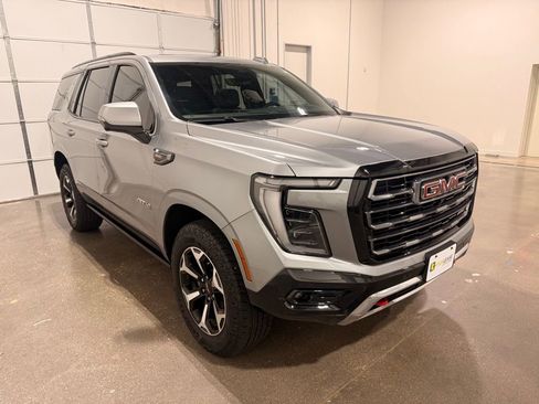 Used 2025 GMC Yukon AT4 w/ AT4 Premium Package AWD/4WD image 3
