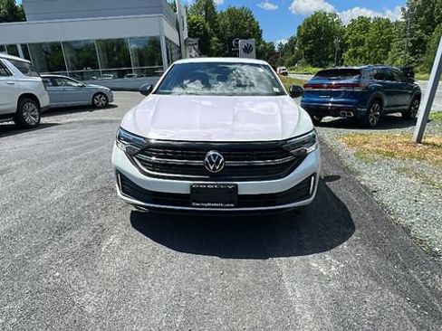 Used 2024 Volkswagen Jetta Sport FWD image 2