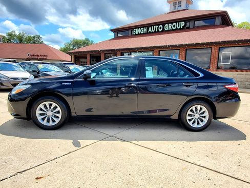 Used 2016 Toyota Camry LE image 5