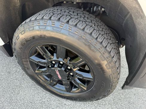 Used 2026 GMC Sierra 2500 AT4 w/ AT4 Premium Plus Package AWD/4WD image 11