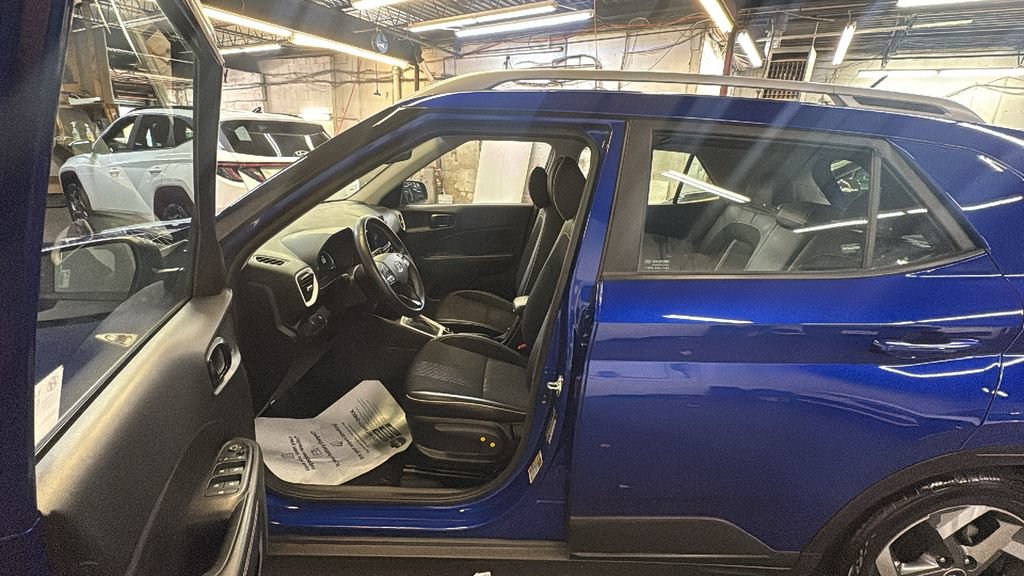 Used 2025 Hyundai Venue Limited FWD image 12