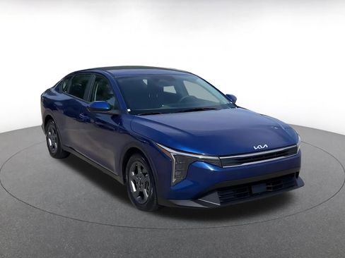 Used 2025 Kia K4 LXS image 2