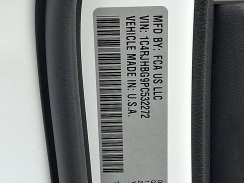 Certified 2023 Jeep Grand Cherokee Limited image 27