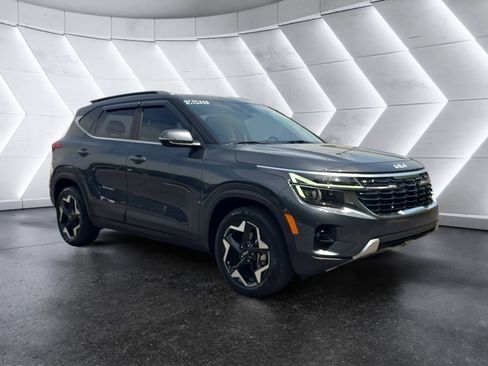 Used 2024 Kia Seltos EX FWD image 7