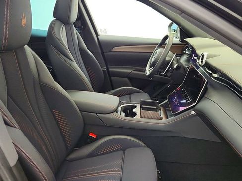 Used 2025 Maserati Grecale Folgore image 25