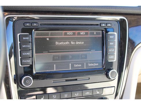 Used 2014 Volkswagen Passat TDI SEL Premium image 23