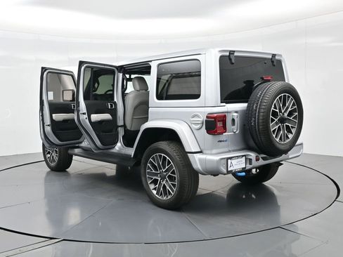 Used 2022 Jeep Wrangler Unlimited Sahara image 47
