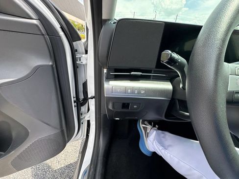 Used 2026 Hyundai Kona SE FWD image 34
