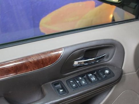 Used 2011 Chrysler Town & Country Touring w/ Security Group FWD image 15