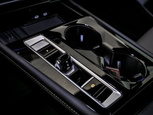 Certified 2025 Volkswagen Atlas SEL image 22