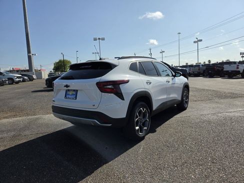 New 2026 Chevrolet Trax LT w/ Driver Confidence Package FWD image 5