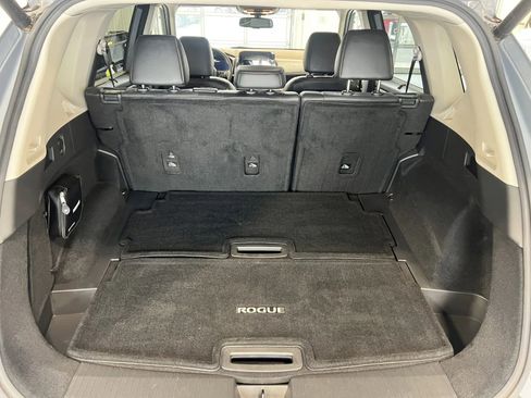 Used 2021 Nissan Rogue Platinum image 18