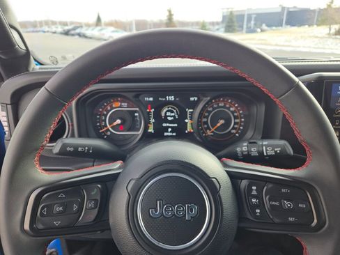 Used 2025 Jeep Wrangler Unlimited Rubicon AWD/4WD image 29