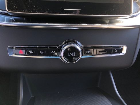 New 2026 Volvo XC90 B6 Plus w/ Protection Package Premier image 28