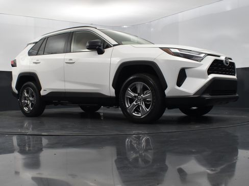 Used 2025 Toyota RAV4 LE image 39