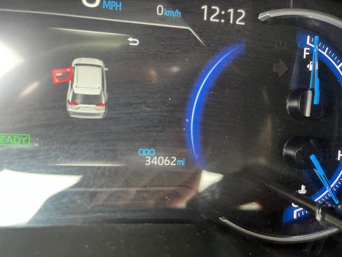 Used 2025 Toyota RAV4 LE AWD/4WD image 17