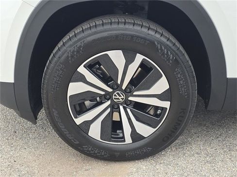 New 2026 Volkswagen Atlas SE image 9