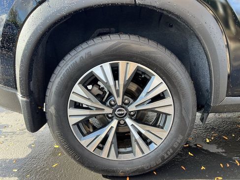 Used 2023 Nissan Rogue SV image 8