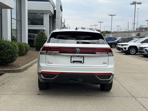 Used 2024 Volkswagen Atlas Cross Sport SE AWD/4WD image 6