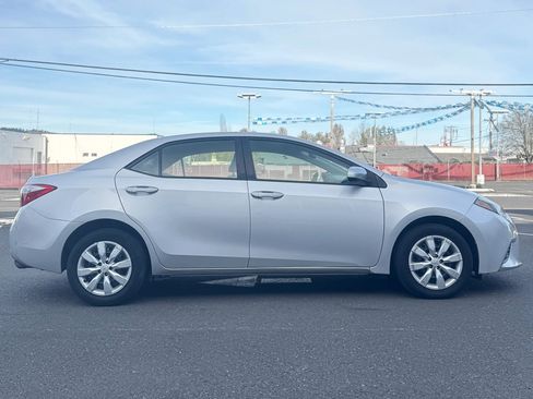 Used 2016 Toyota Corolla LE image 3