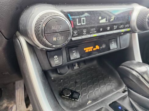 Used 2019 Toyota RAV4 XLE w/ Convenience Package AWD/4WD image 9