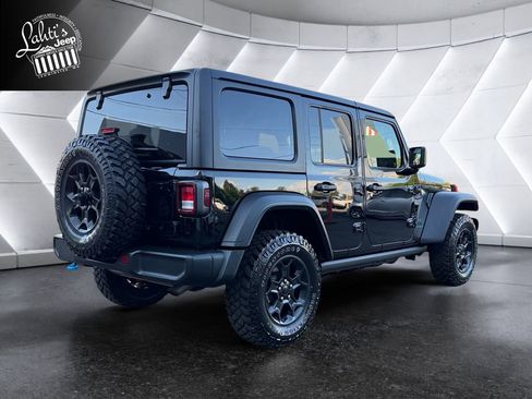 Used 2023 Jeep Wrangler Unlimited w/ Cold Weather Group AWD/4WD image 4