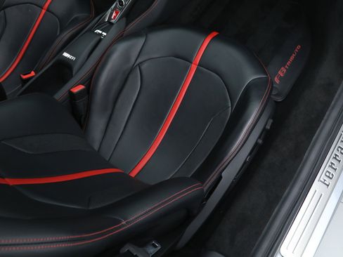 Used 2021 Ferrari F8 Tributo RWD image 22